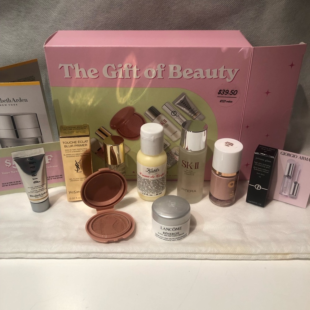 NWT in box The Gift of Beauty 8 piece Luxury Beauty Edition ( Macys)+ $5 coupon